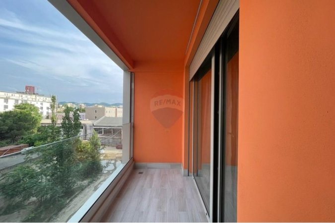 Tirane, jepet me qera apartament 1+1 Kati 3, 70 m² 700 € (Rruga e Durresit Zogu i zi Foleja e Gjelbert)