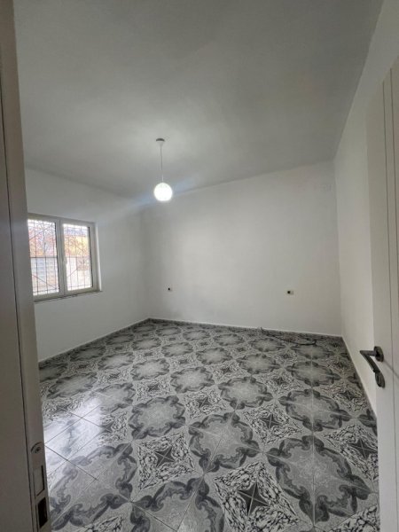 Tirane, jepet me qera shtepi 2+1 Kati 1, 70 m² (Bulevardi i Ri, prane Kompleksit Asllan Lala)