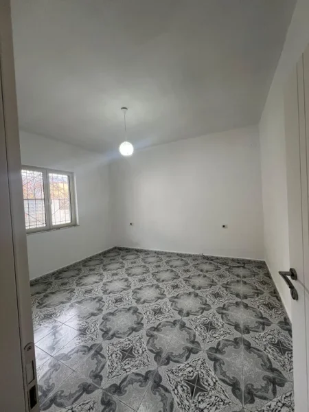 Tirane, jepet me qera shtepi 2+1 Kati 1, 70 m² (Bulevardi i Ri, prane Kompleksit Asllan Lala)
