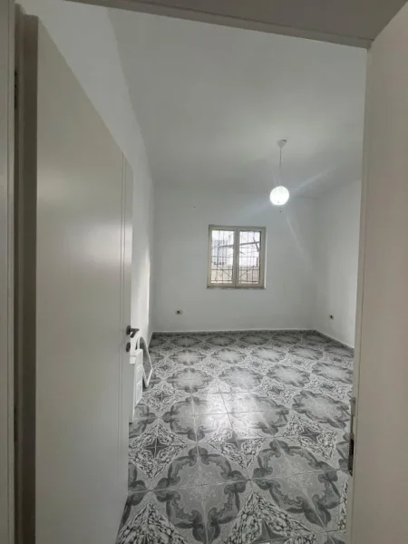 Tirane, jepet me qera shtepi 2+1 Kati 1, 70 m² (Bulevardi i Ri, prane Kompleksit Asllan Lala)