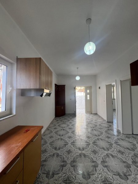 Tirane, jepet me qera shtepi 2+1 Kati 1, 70 m² (Bulevardi i Ri, prane Kompleksit Asllan Lala)