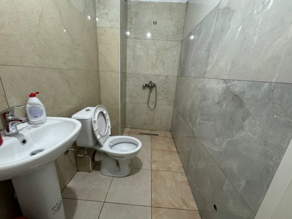 Tirane, shitet garsonier 1+1 Kati 3, 44 m² 67.000 € (Astir)