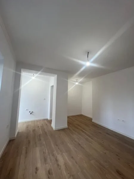 Tirane, shitet apartament 2+1+Ballkon Kati 2, 83 m² (Rruga e Durresit, prane Hotel Colosseo)