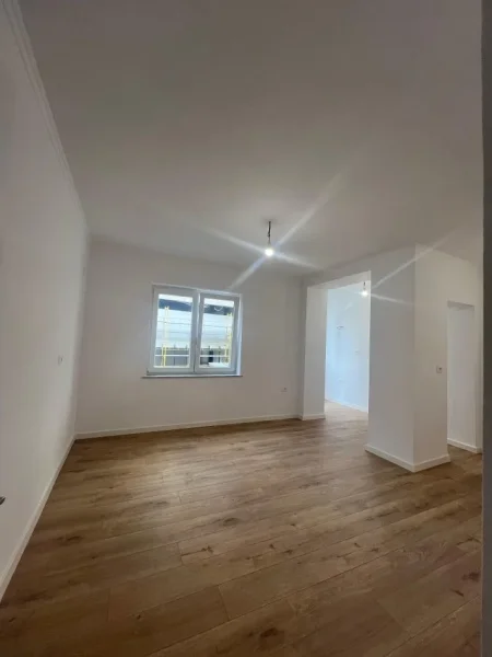 Tirane, shitet apartament 2+1+Ballkon Kati 2, 83 m² (Rruga e Durresit, prane Hotel Colosseo)