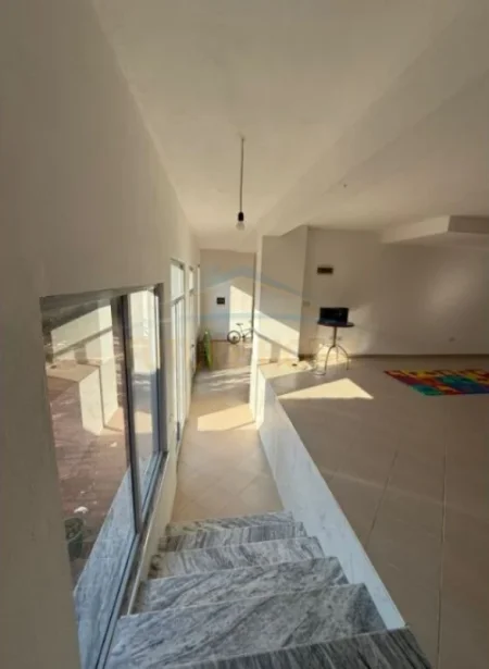 Tirane, shitet ambjent biznesi Kati 0, 92 m² 145000 € (prane Fabrikes se Qelqit, Kombinat, Tiranë AREA47681)