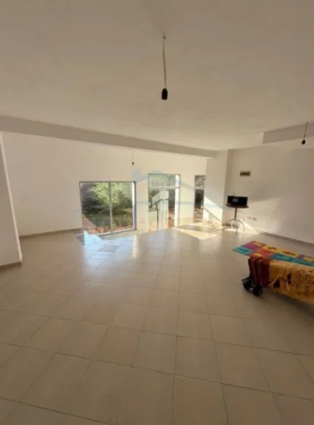 Tirane, shitet ambjent biznesi Kati 0, 92 m² 145000 € (prane Fabrikes se Qelqit, Kombinat, Tiranë AREA47681)