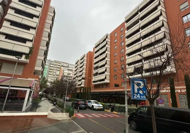 Tirane, shitet dyqan Kati 0, 67 m² 402.000 € (Kompleksi Delijorgji)