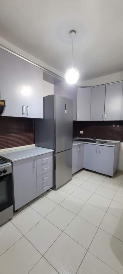 Tirane, jepet me qera apartament 1+1+Aneks+Ballkon Kati 7, 48 m² 450 € (Ish Fusha e Aviacionit)