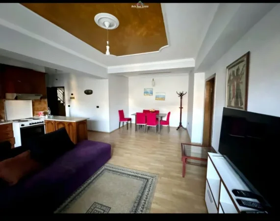 Tirane, jepet me qera apartament 3+1 Kati 3, 110 m² 650 € (oxhaku)