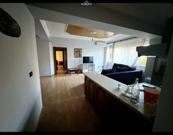 Tirane, jepet me qera apartament 3+1 Kati 3, 110 m² 650 € (oxhaku)