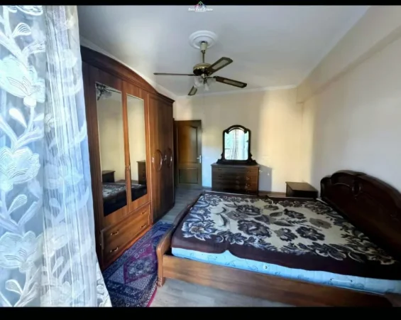 Tirane, jepet me qera apartament 3+1 Kati 3, 110 m² 650 € (oxhaku)