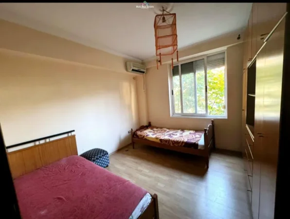 Tirane, jepet me qera apartament 3+1 Kati 3, 110 m² 650 € (oxhaku)