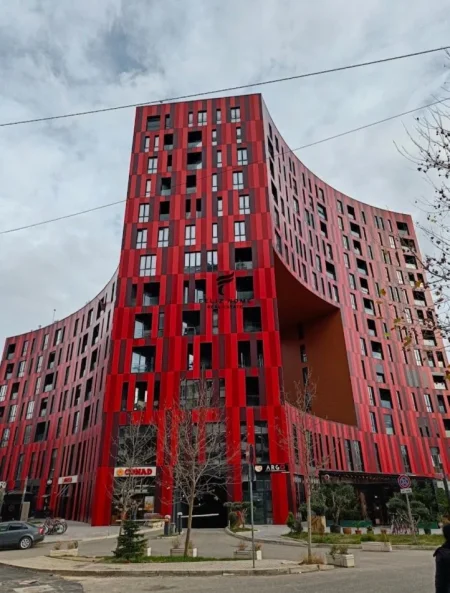 Tirane, jepet me qera zyre Kati 3, 95 m² 1.300 € (RRUGA E ELBASANIT)