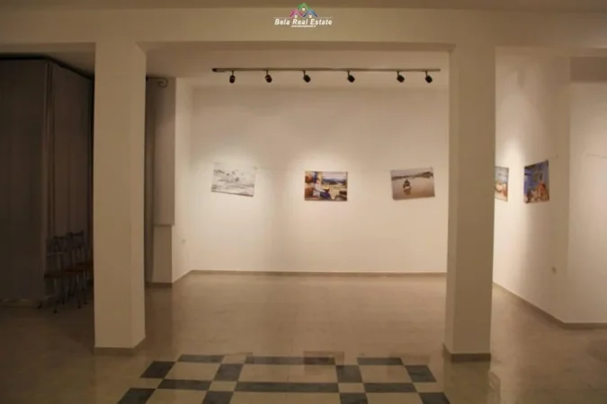 Tirane, jepet me qera zyre Kati 1, 120 m² 700 € (Rruga e Durresit)