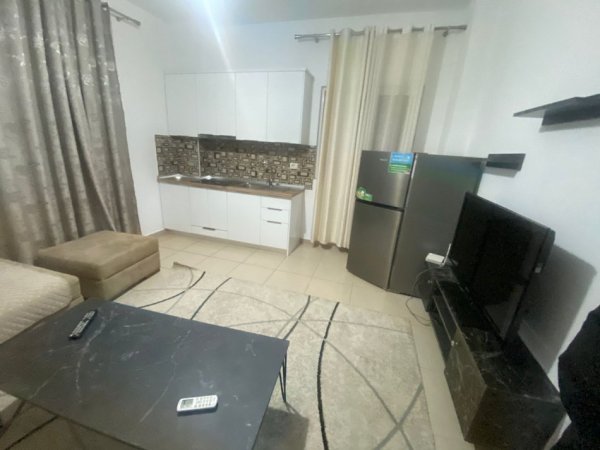 Tirane, jepet me qera apartament 1+1 Kati 1, 75 m² 500 € (Rruga 5 Maj)