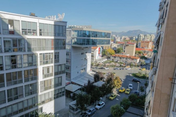 Tirane, jepet me qera apartament 2+1 Kati 8, 100 m² 600 € (Komuna e parisit)