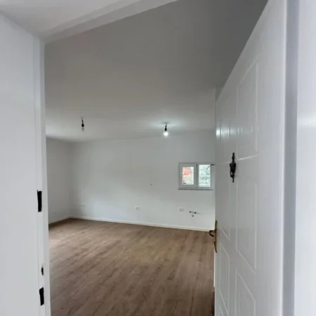 Tirane, shitet apartament 1+1 Kati 2, 57 m² 75.000 € 
