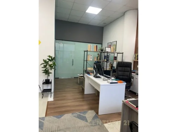 Tirane, shitet ambjent biznesi Kati 2, 47 m² 140.000 € (Qendra Tregtare Olympia, Sheshi Willson)