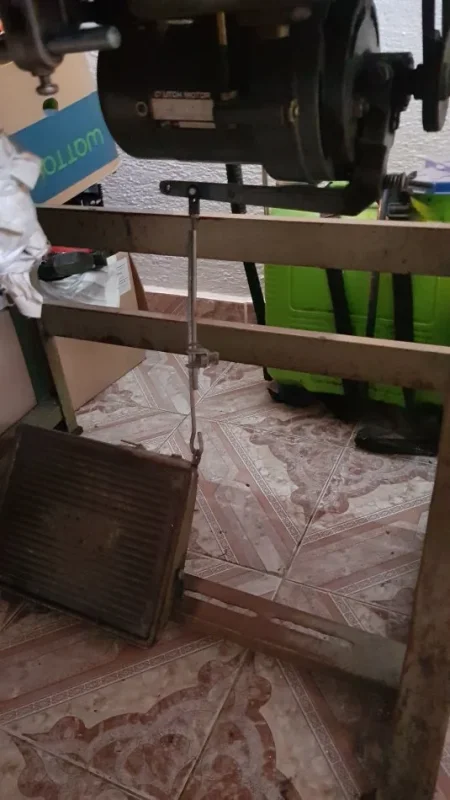 Elbasan, shes Makine qepese makine qepese dhe syzator