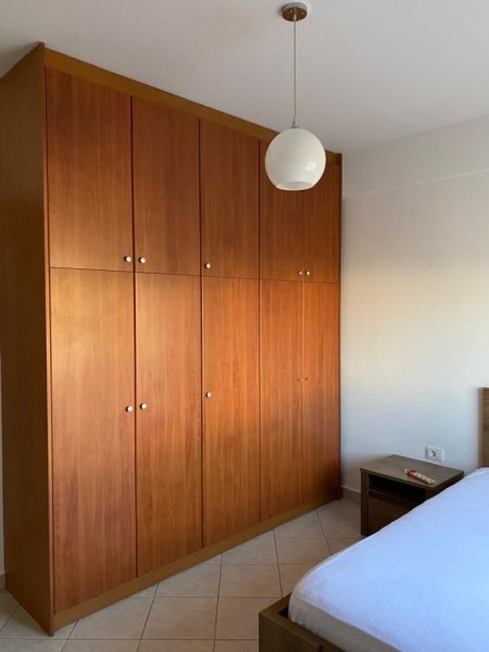 Tirane, jepet me qera apartament 2+1 Kati 7, 650 € (Prane Ambasades Gjermane)