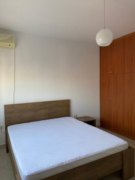 Tirane, jepet me qera apartament 2+1 Kati 7, 650 € (Prane Ambasades Gjermane)