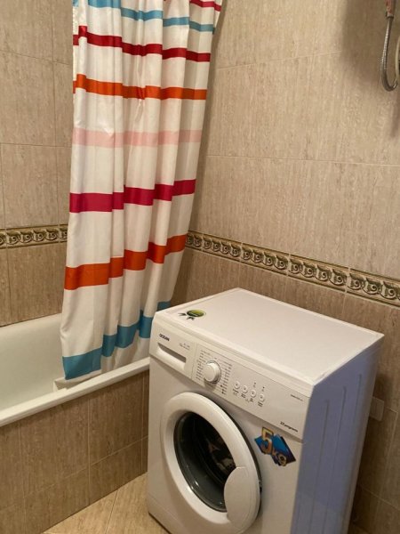 Tirane, jepet me qera apartament 2+1 Kati 7, 650 € (Prane Ambasades Gjermane)