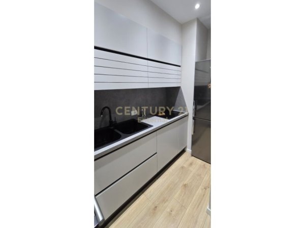 Tirane, jap me qera apartament 1+1 , 65 m² 700 € (Kompleksi Delijorgji)