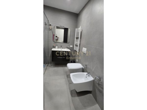 Tirane, jap me qera apartament 1+1 , 65 m² 700 € (Kompleksi Delijorgji)