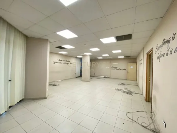 Tirane, jap me qera zyre , 210 m² 3.200 € (Sheshi Willson)