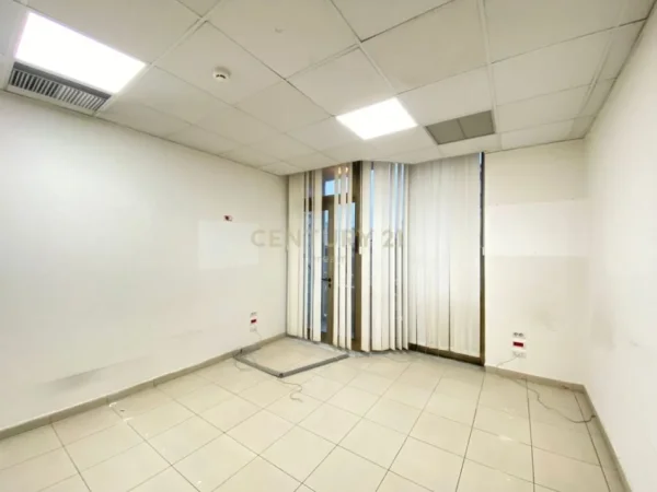 Tirane, jap me qera zyre , 210 m² 3.200 € (Sheshi Willson)