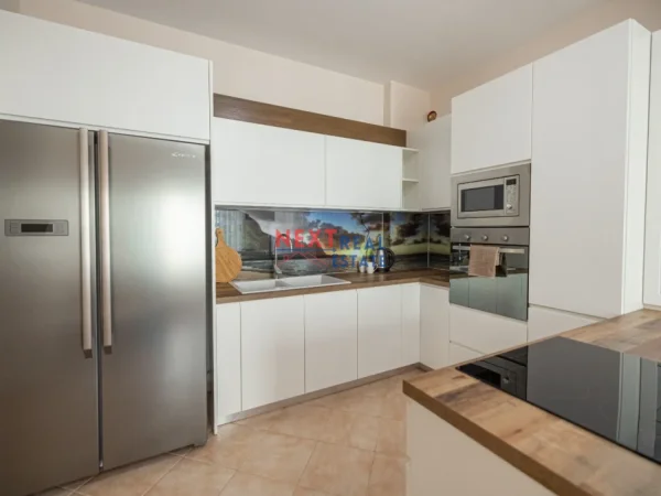 Vlore, jepet me qera apartament 1+1+Ballkon , 350 € (LUNGOMARE)