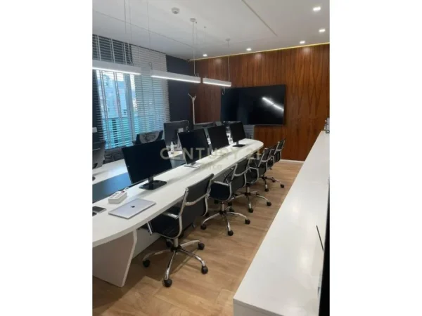 Tirane, jap me qera zyre , 115 m² 2.390 € (Ambasador 3, Stadiumi Qemal Stafa)