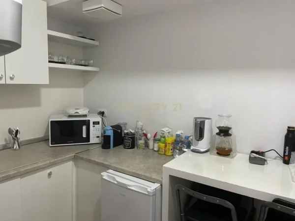 Tirane, jap me qera zyre , 115 m² 2.390 € (Ambasador 3, Stadiumi Qemal Stafa)