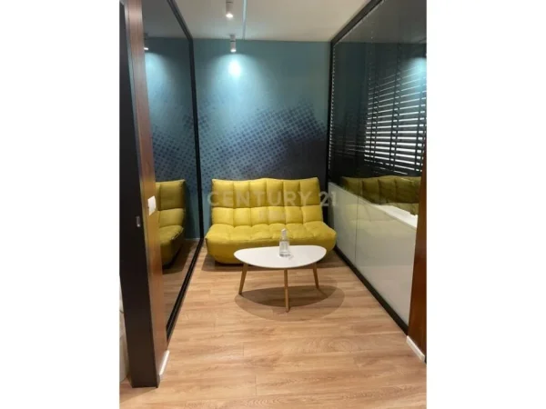 Tirane, jap me qera zyre , 115 m² 2.390 € (Ambasador 3, Stadiumi Qemal Stafa)