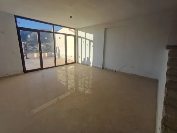 Shitet Apartament Duplex  177 m² 330.000 € (Kopshti Botanik)