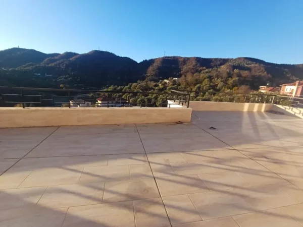 Shitet Apartament Duplex  177 m² 330.000 € (Kopshti Botanik)