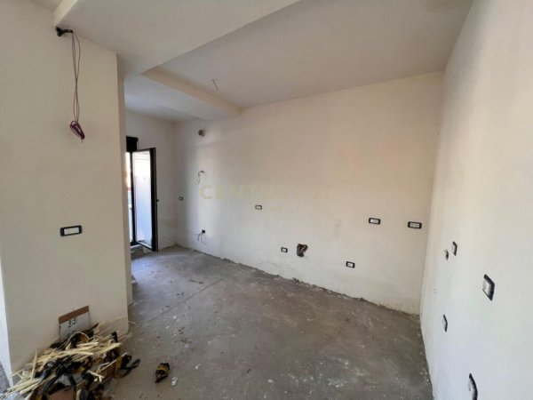 Tirane, shes apartament 3+1+2+VERANDE , 242 m² 260.000 € (Astiri)