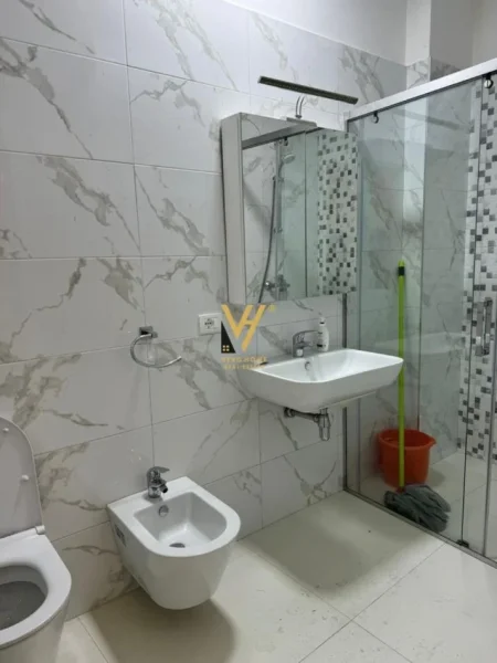 Tirane, jepet me qera apartament 1+1+Ballkon Kati 8, 95 m² 1.200 € (RRUGA E ELBASANIT)