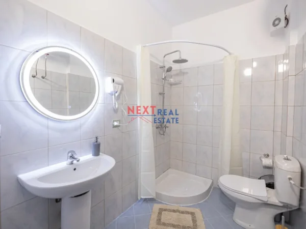 Vlore, jepet me qera garsonier 1+1+Ballkon , 250 € (LUNGOMARE)