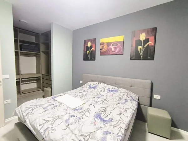 Tirane, jepet me qera apartament 1+1+Ballkon Kati 3, 67 m² 40 € (Teodor keko)