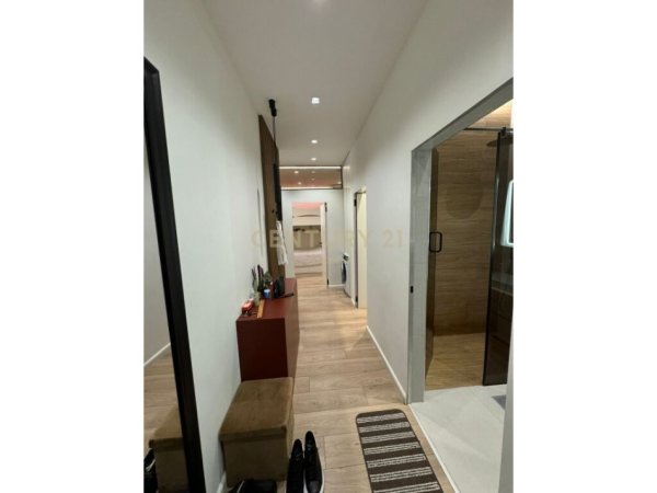 Tirane, shitet 2+1 Kati 5, 89 m² 270.000 € (Rruga e Kavajes)