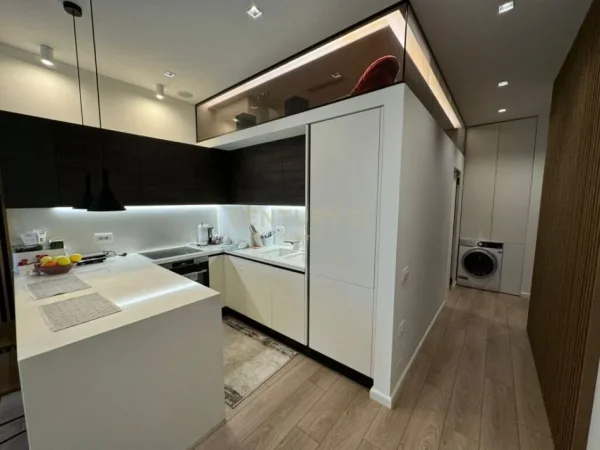 Tirane, shitet 2+1 Kati 5, 89 m² 270.000 € (Rruga e Kavajes)