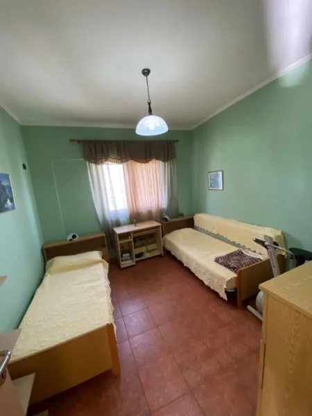 Tirane, jepet me qera apartament 2+1+Aneks+Ballkon Kati 9, 101 m² 600 € (komuna e parisit)