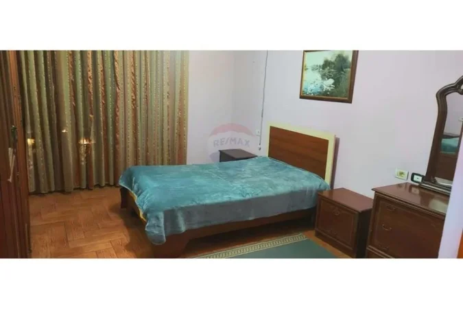 Tirane, jepet me qera 1+1+Ballkon , 75 m² 550 € (21 Dhjetori)