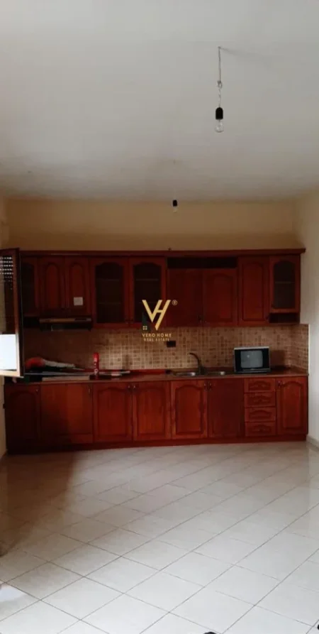 Tirane, shitet shtepi 3 Katshe Kati 1, 300 m² 440.000 € (VILAT AMERIKANE)