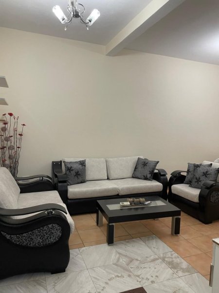 Tirane, jepet me qera apartament 2+1 Kati 3, 80 m² 500 € (Vilat Gjermane)
