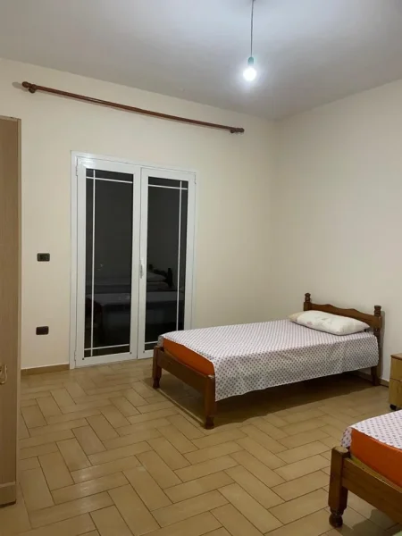 Tirane, jepet me qera apartament 2+1 Kati 3, 80 m² 500 € (Vilat Gjermane)
