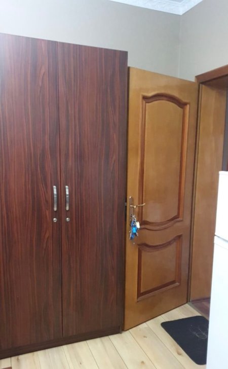 Tirane, jepet me qera garsonier Kati 3, 350 € (rruga e elbasanit)