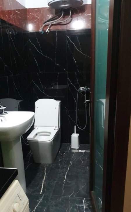 Tirane, jepet me qera garsonier Kati 3, 350 € (rruga e elbasanit)