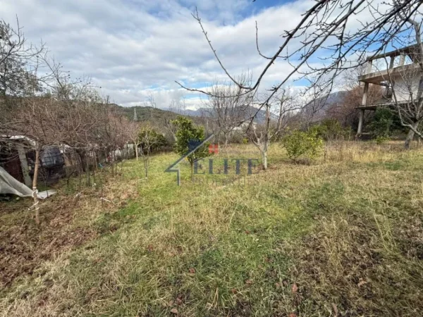 Tirane, shitet shtepi Kati 3, 394 m² 450.000 € (Ibe e Poshtme)